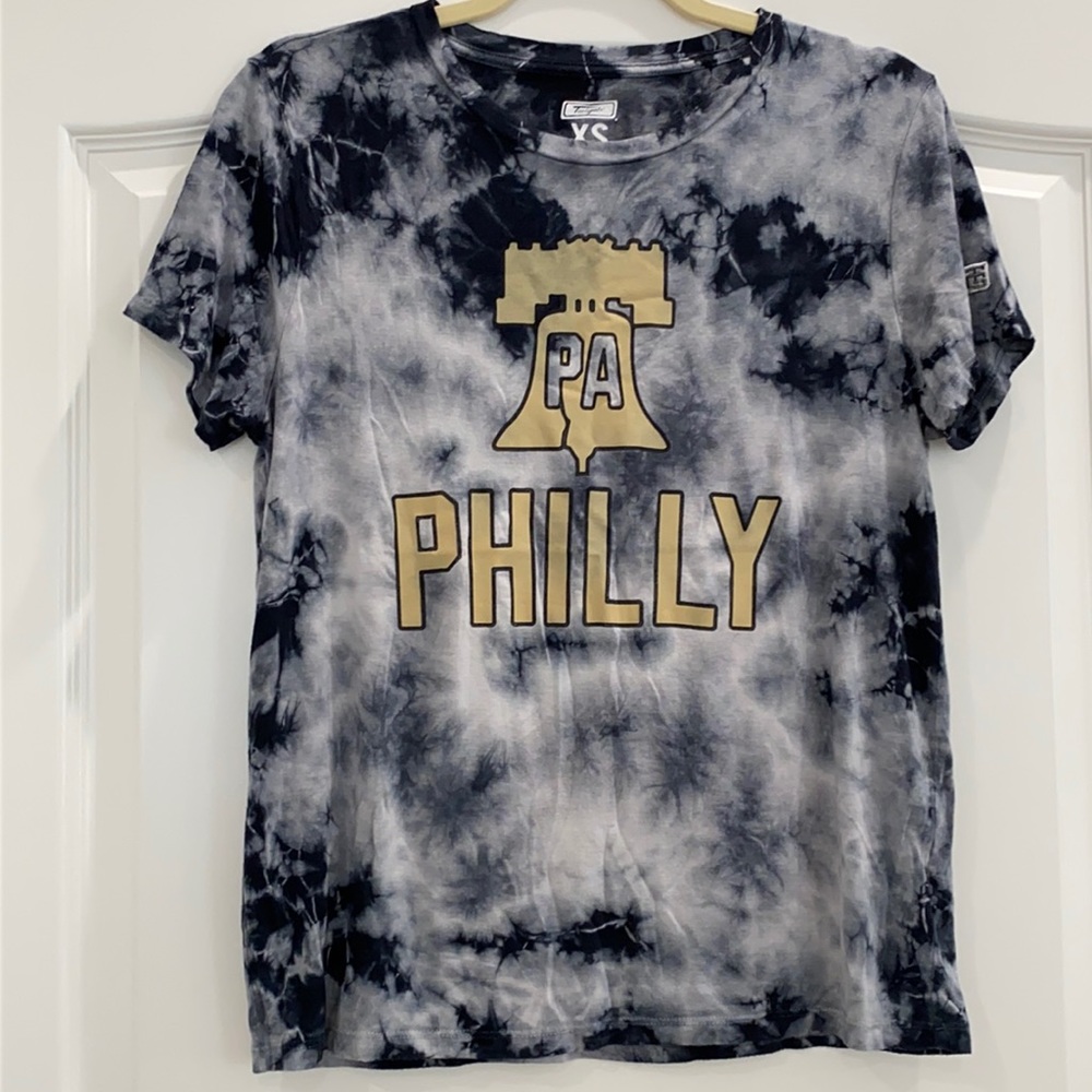 **SOLD** AE Tailgate Philly t-shirt